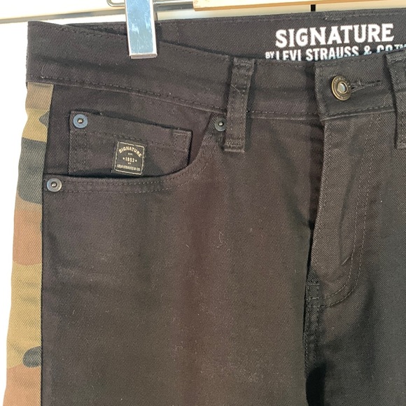 Levi’s Signature (30”x30”) - Picture 2 of 16